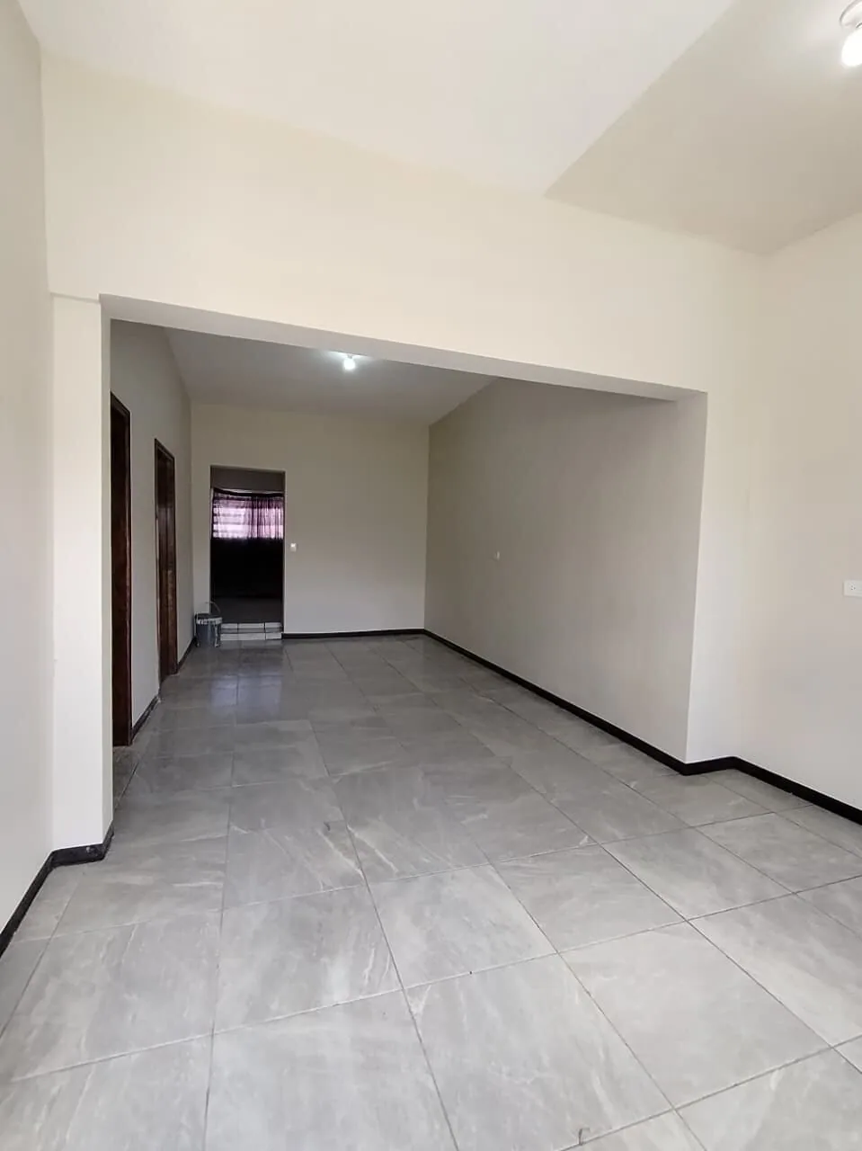 Casa de un piso con amplio patio — foto 4