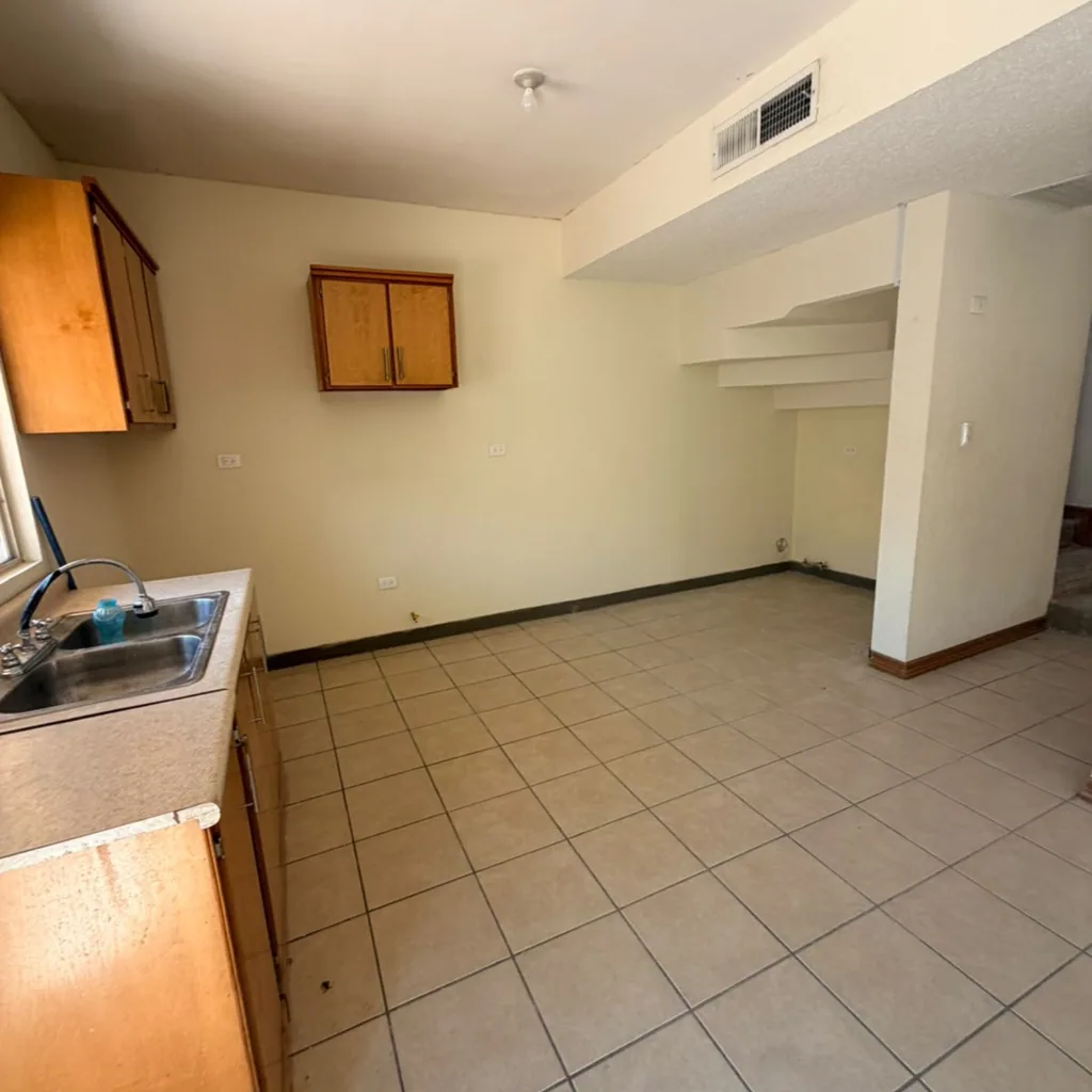 Casa de dos plantas en privada monitoreada, acceso por Av. Los Nogales — foto 5