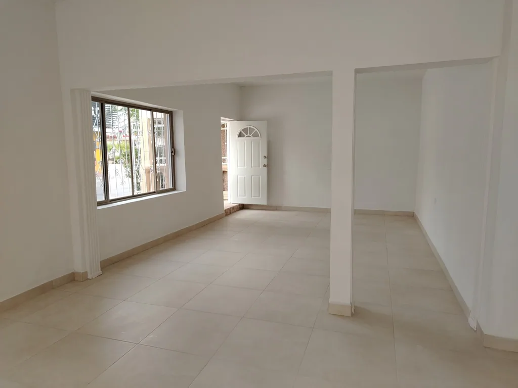 Casa de una planta con amplio patio — foto 2
