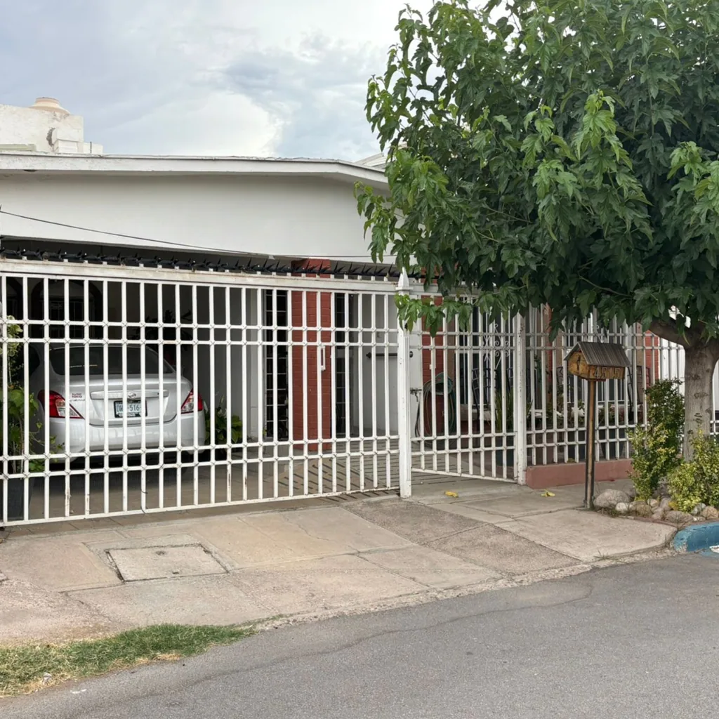 Casa de una planta con departamento independiente cerca de la UACH