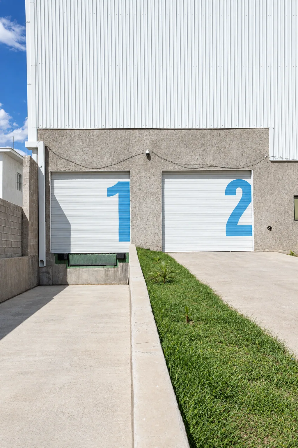 Bodega industrial con oficinas y cuarto frío — foto 2